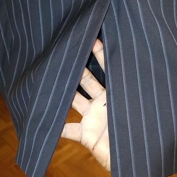 JOS A BANK DRESS SUIT - Picture 3 of 5